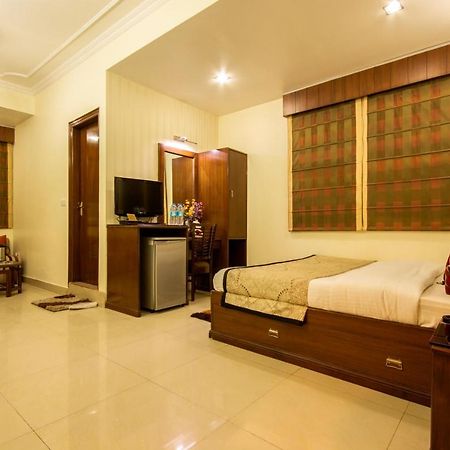 Hotel Grand Park Inn Дели Экстерьер фото